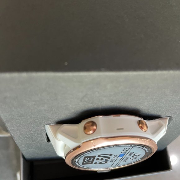 Garmin fenix 6S Pro - Rose gold with white band - Picture 7 of 8
